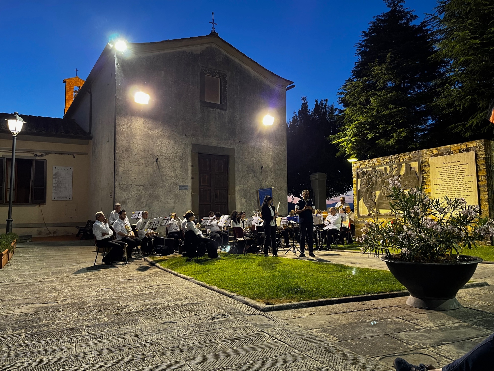 Immagine della Filarmonica Santa Cecilia durante un concerto estivo