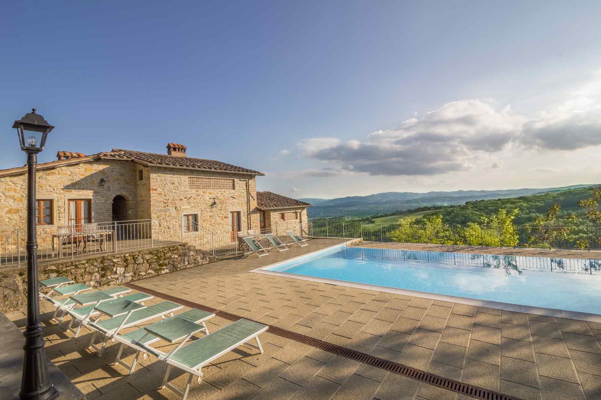 La piscina dell'Agriturismo La Conca