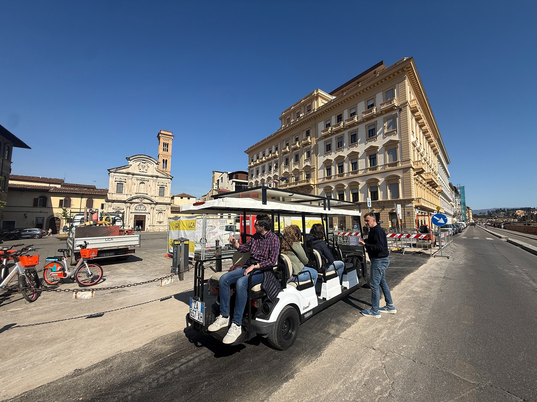 Golf cart tour con vista Chiesa di San Salvatore in Ognissanti