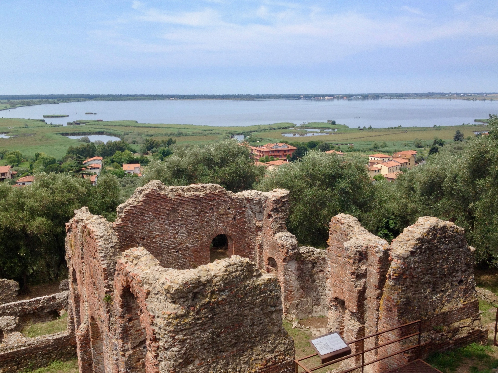 Visita all'area archeologica e alla riserva del Chiarone nel territorio del lago di Massaciuccoli