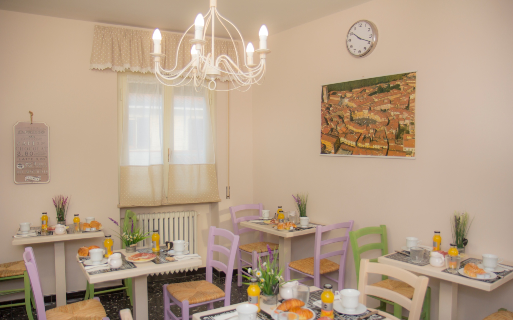 La sala colazioni del Bed and breakfast Il Linchetto a Lucca