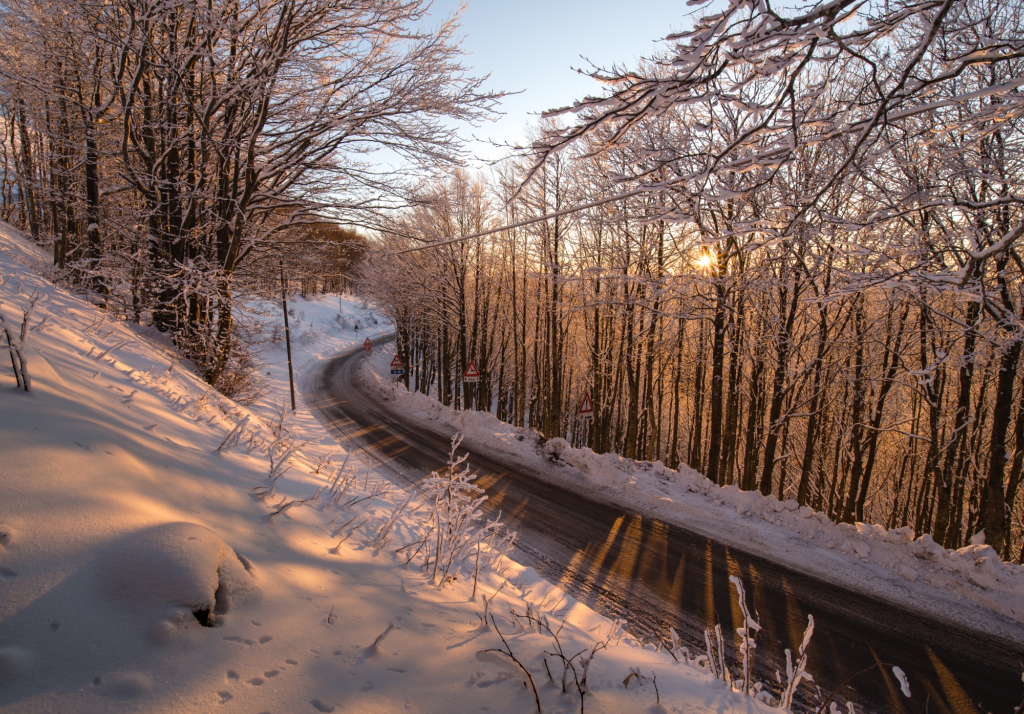 A snowy landscape in Garfagnana