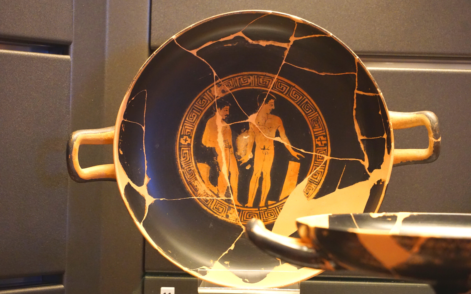 Kylix con atletas desnudos