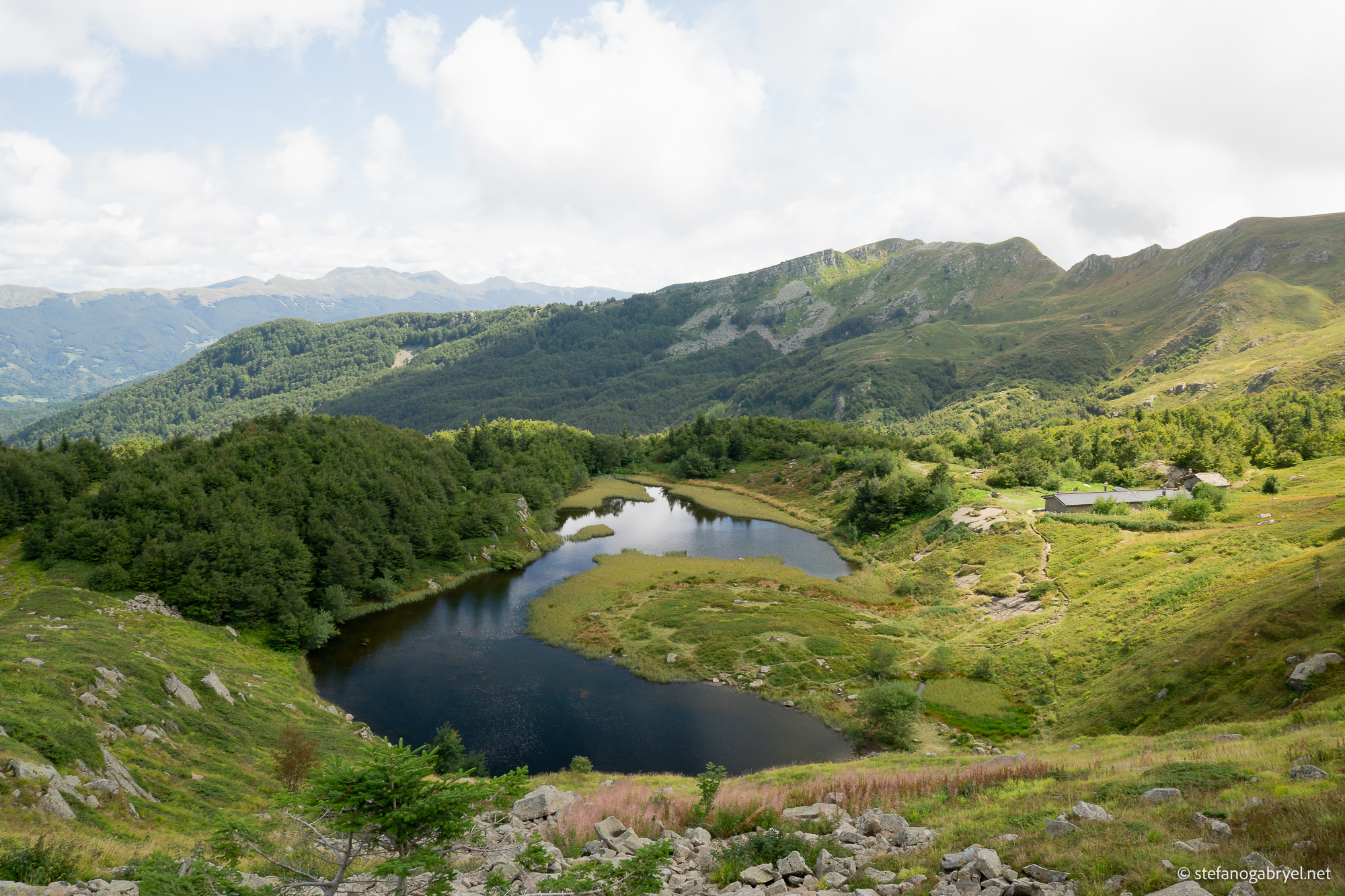 Hike to Lago Nero in the Tuscan-Emilian Apennines