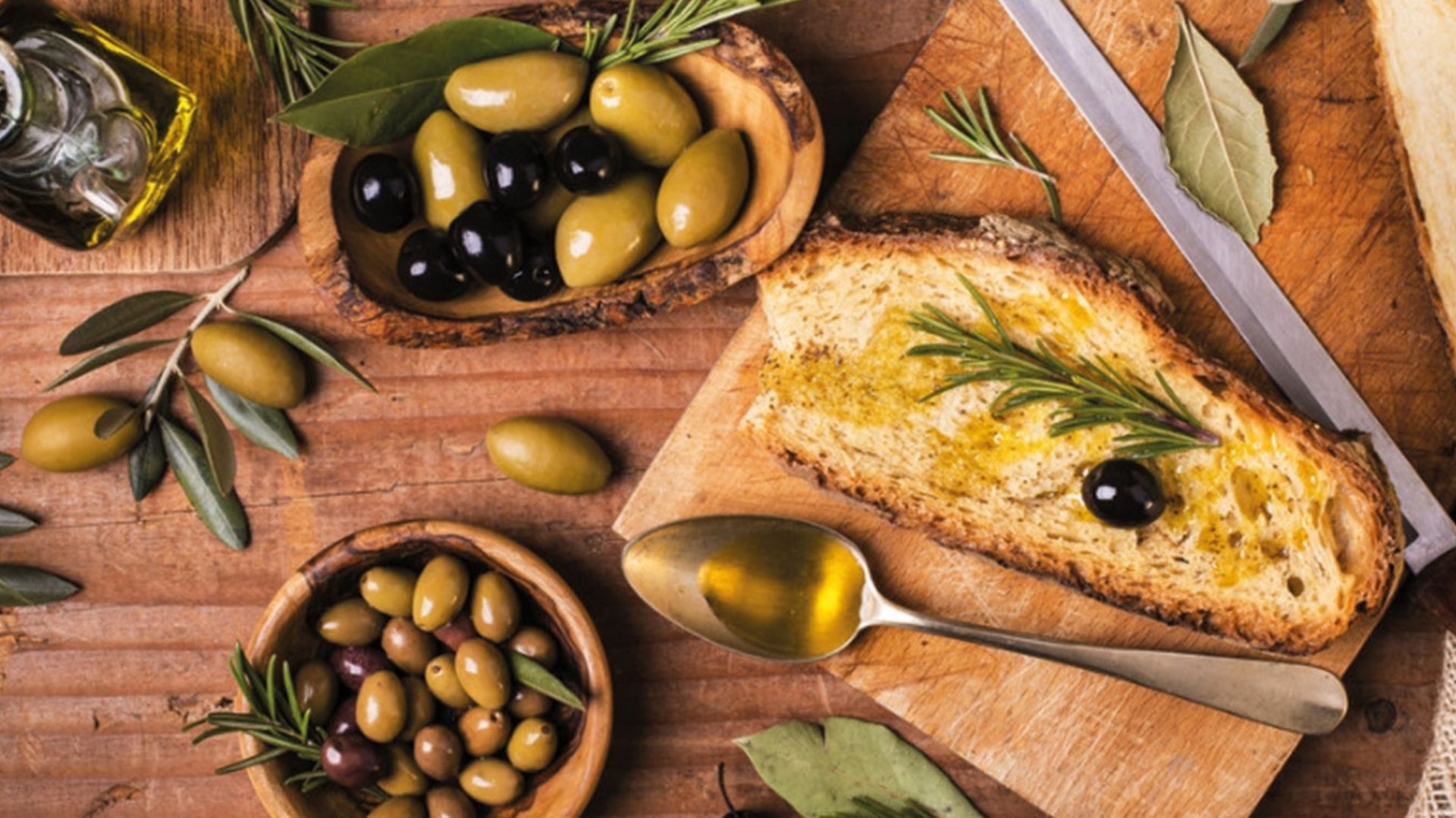 Our organic extra virgin olive oil that you can taste in the typical dishes of Tuscan tradition