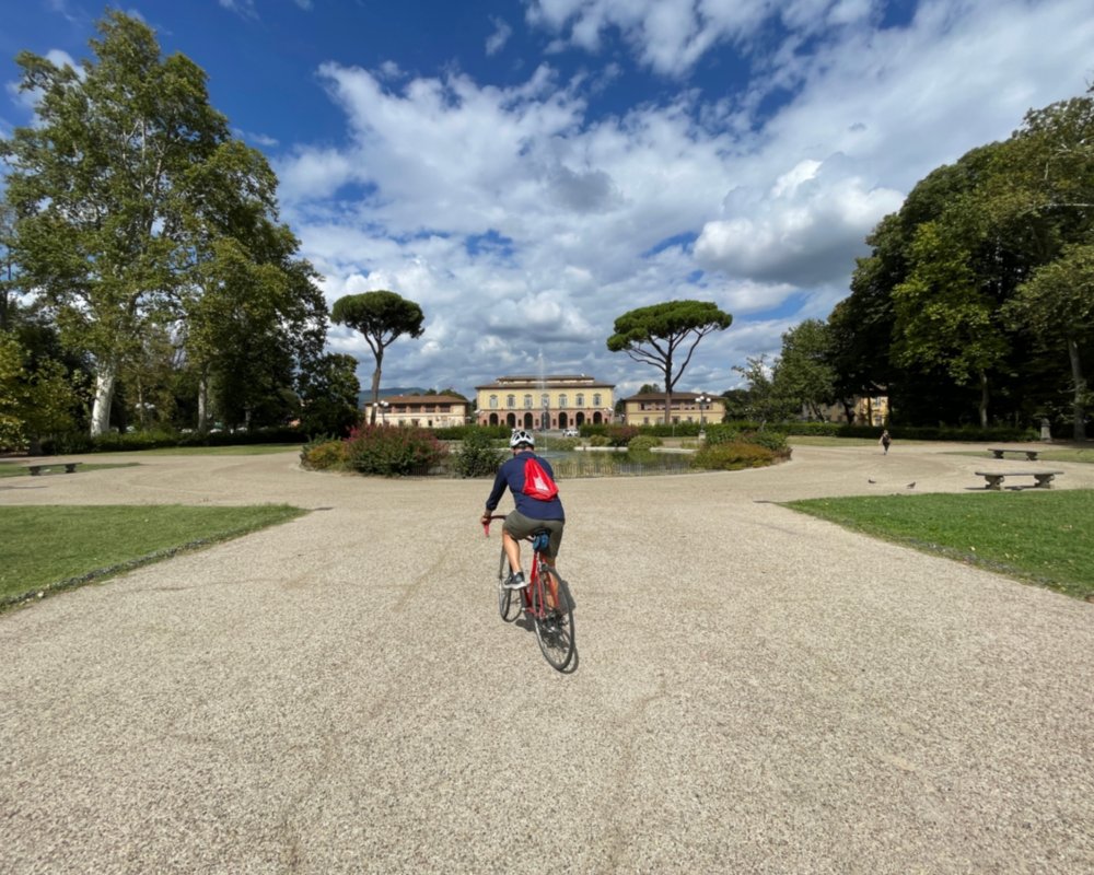 Paseo en bicicleta por el Arno florentino