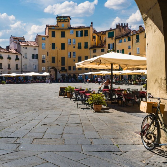 lucca city center square