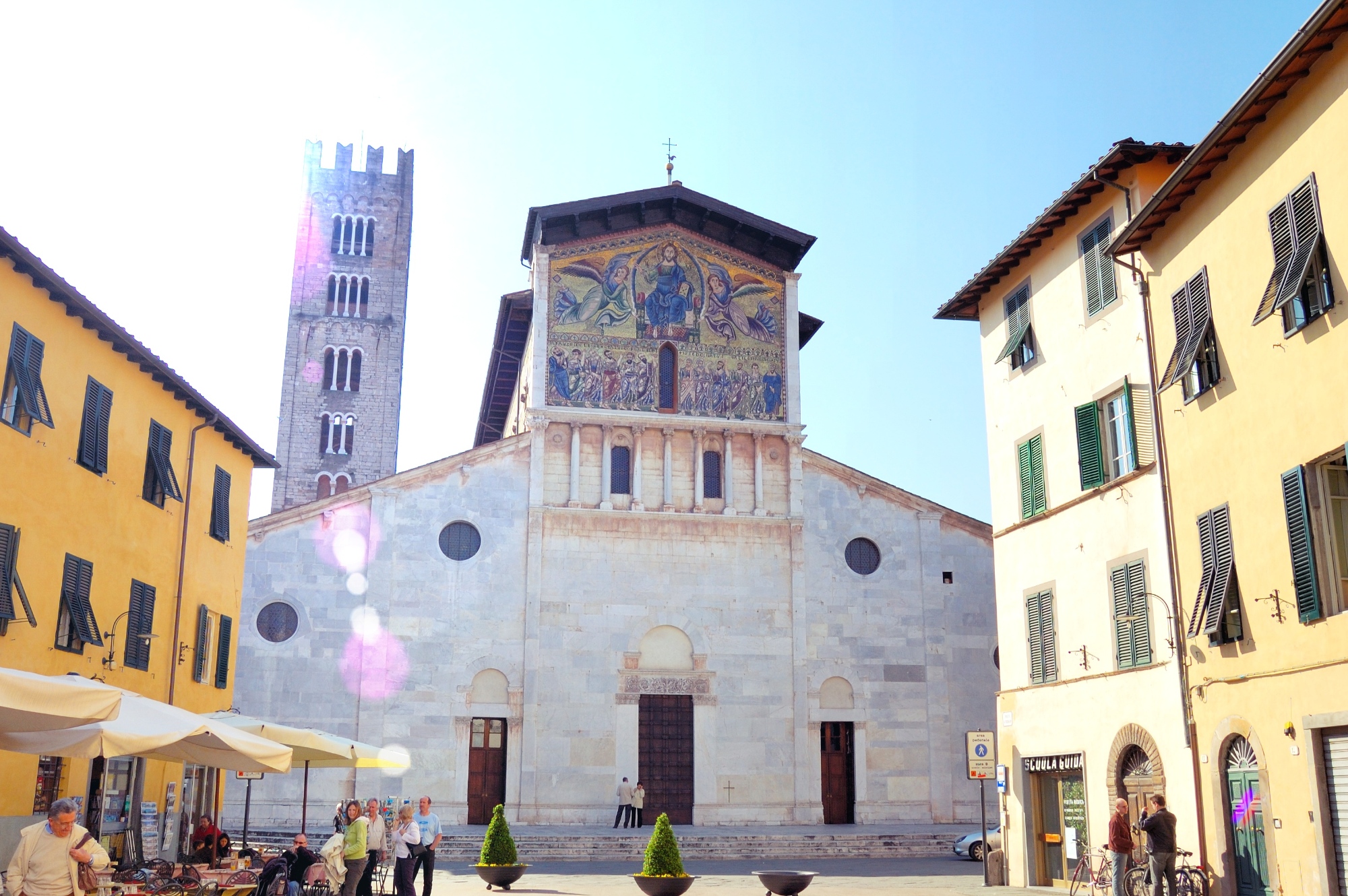 Visit Lucca by bike and taste the typical products