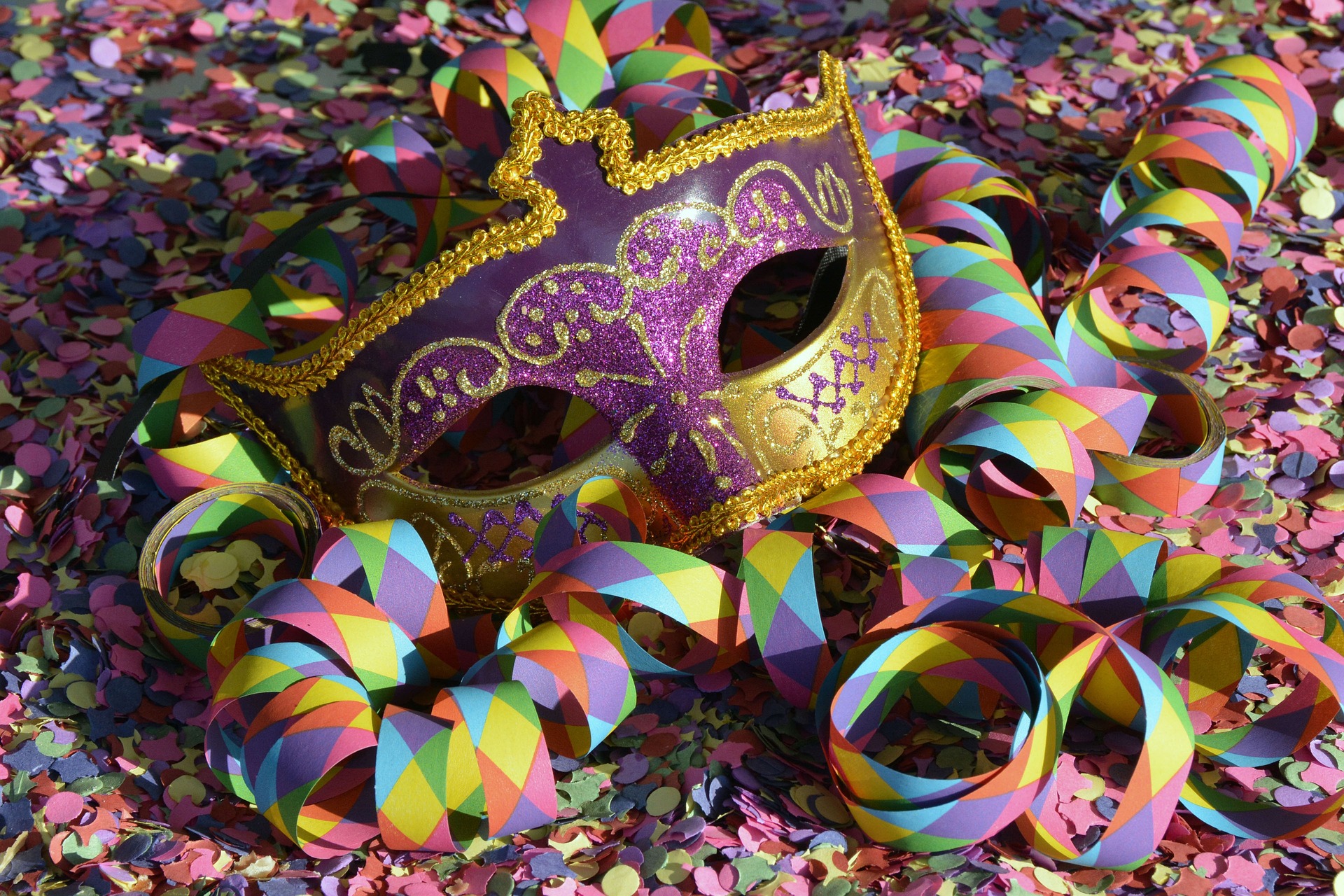 mask-g34a8e4544_1920.jpg
