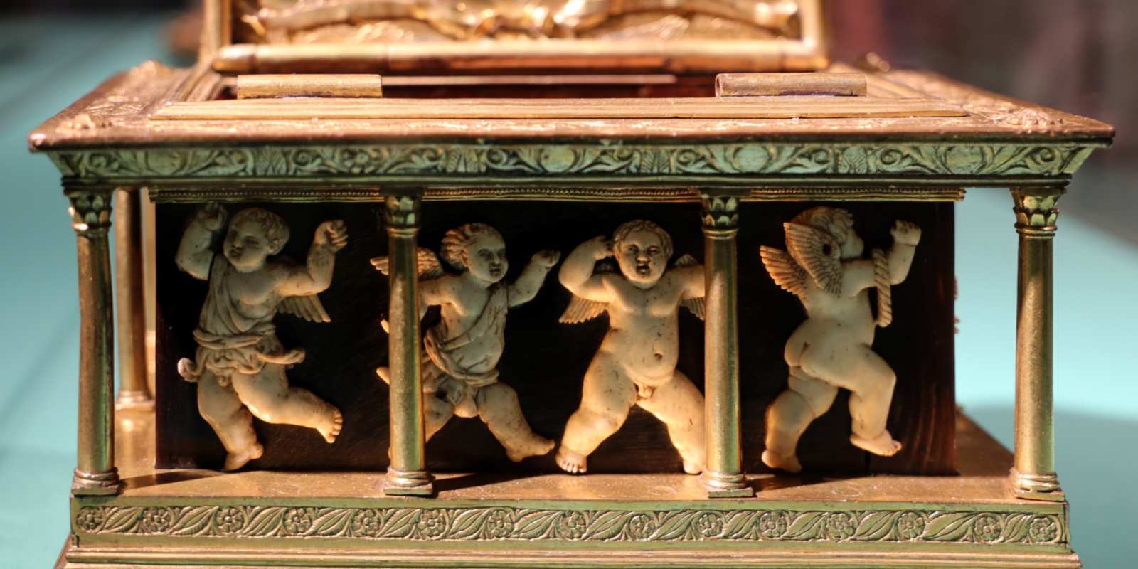 maso_di_bartolomeo_capsella_della_sacra_cintola_1447-48_prato_opera_del_duomo_02.jpg maso_di_bartolomeo_capsella_della_sacra_cintola_1447-48_prato_opera_del_duomo_02.jpg