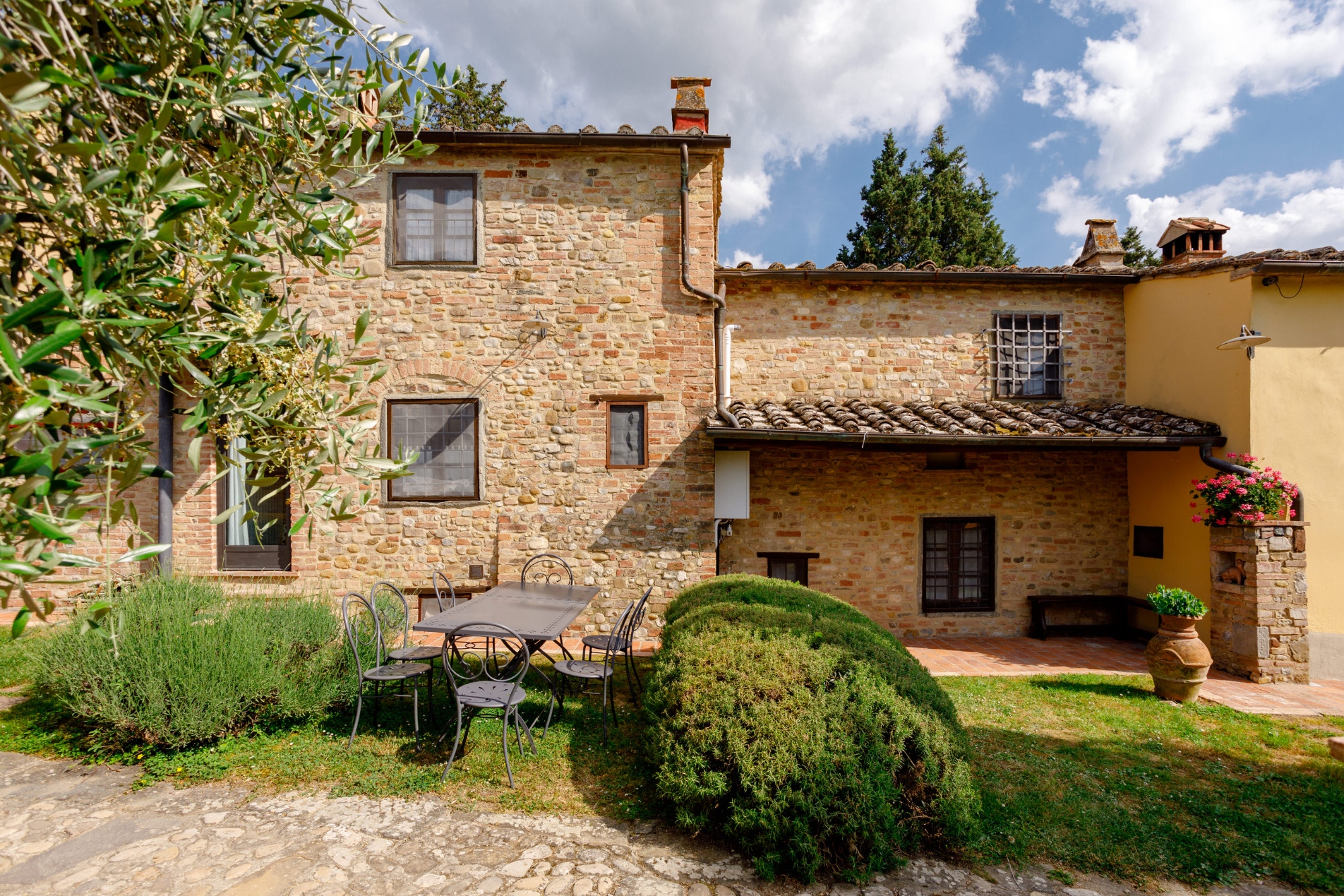Montalbino farmhouse true hospitality in the Chianti Montespertoli area