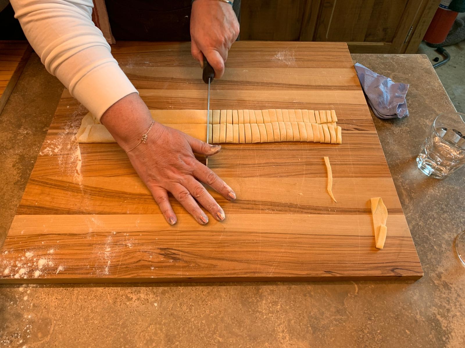 Cooking class a Montalcino: preparazione della pasta fresca fatta a mano