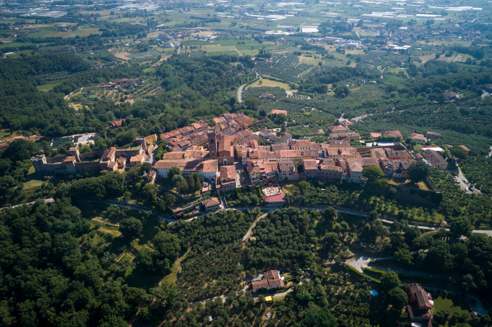 Tour di visita a Montecarlo, nel Medioevo baluardo difensivo della città di Lucca