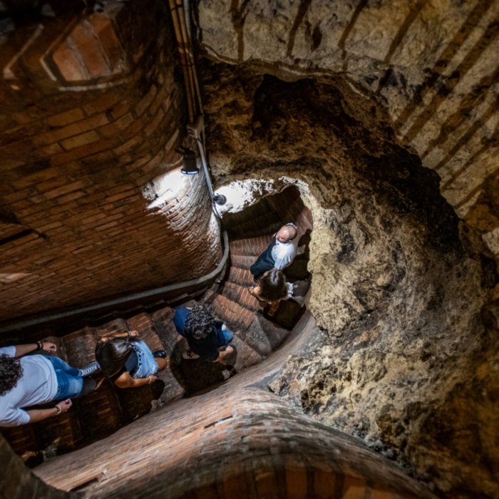 Tasting tour at the historical cellars of Montepulciano