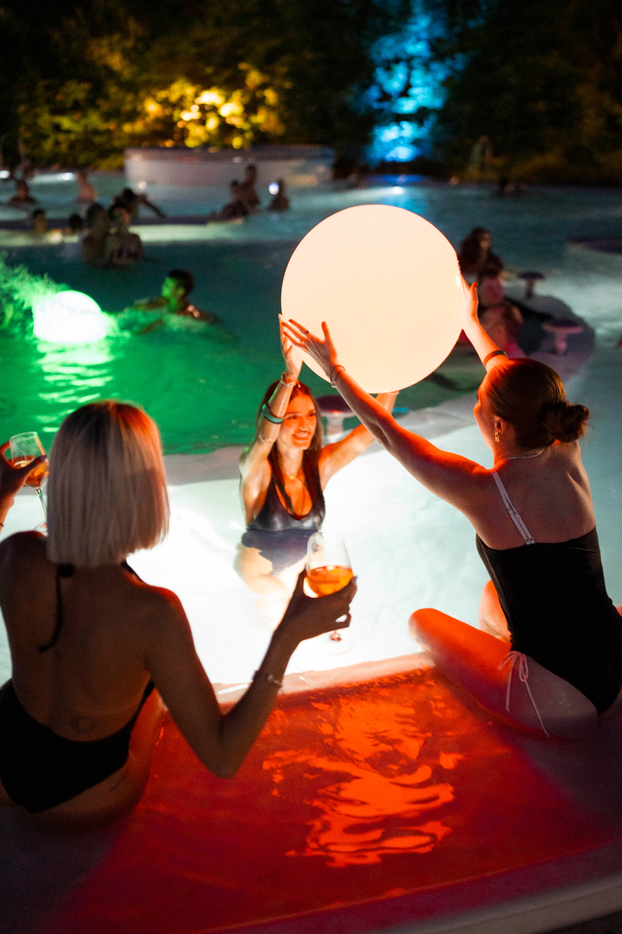 Terme di Notte alla piscine termali Theia con buffet e drink a bordo piscina 
