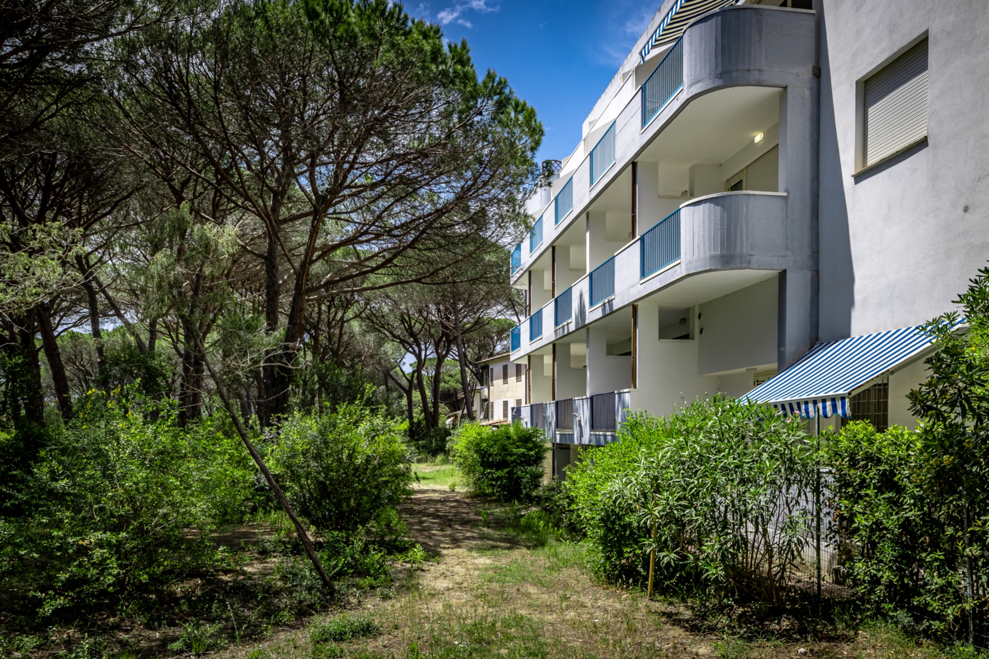 Way to the beach, residence view