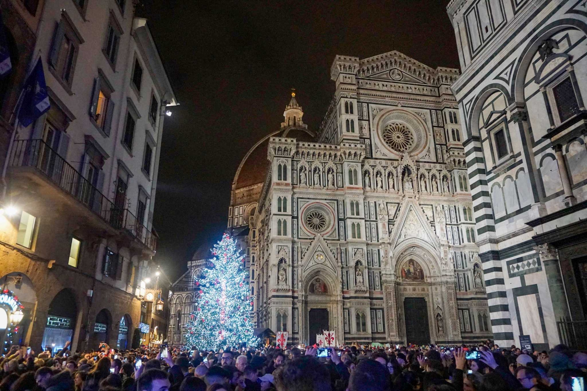 L'albero di Natale in Piazza Duomo a Firenze