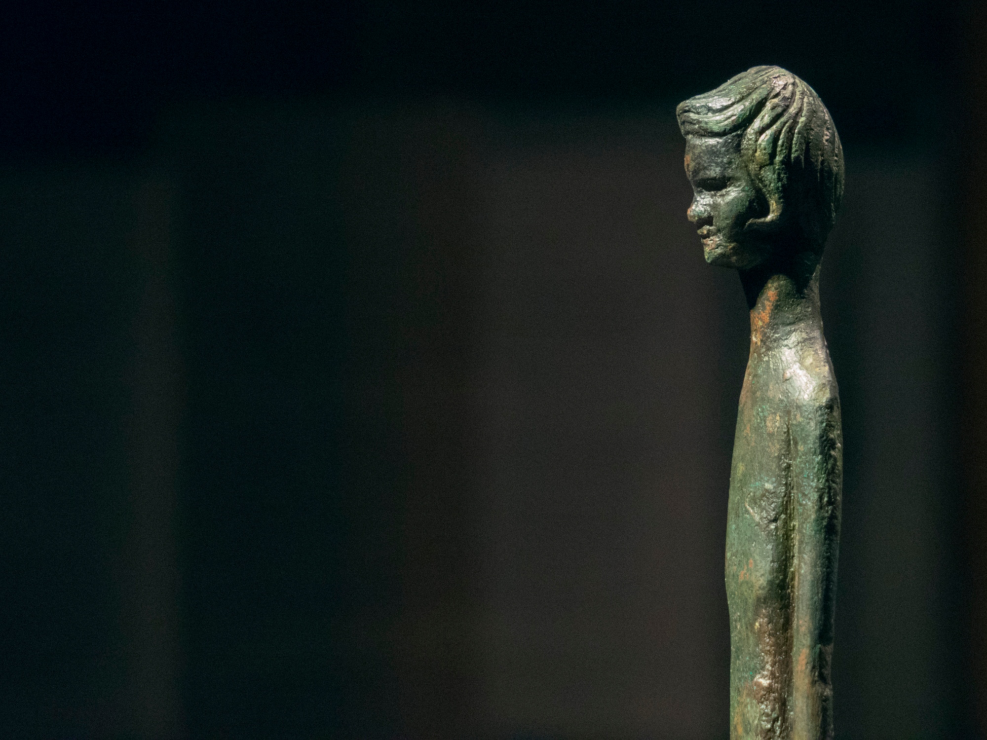 La célèbre statuette votive étrusque Ombra della Sera, conservée au musée Guarnacci.