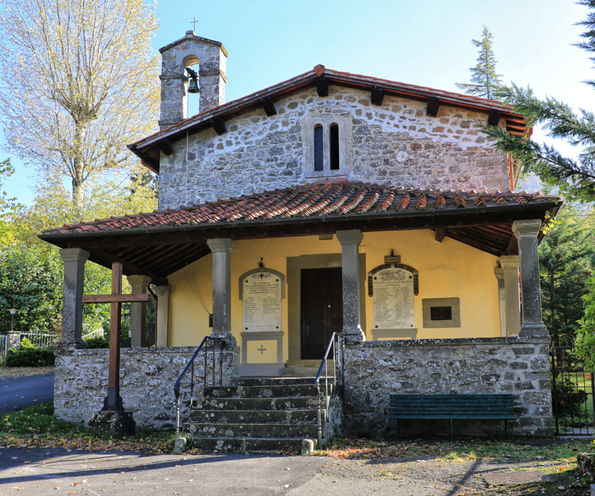 La facciata dell'Oratorio della Vergine Maria a Rota