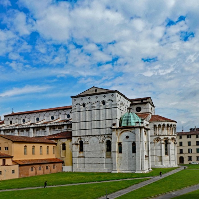 La visita al centro storico di Lucca consentirà di scoprire i gioielli di questa cittadina medievale toscana La visita al centro storico di Lucca consentirà di scoprire i gioielli di questa cittadina medievale toscana