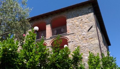 La nostra villa immersa nel verde della Garfagnana, sosta rilassante per il viandante in cammino lungo la storica Via Vandelli
