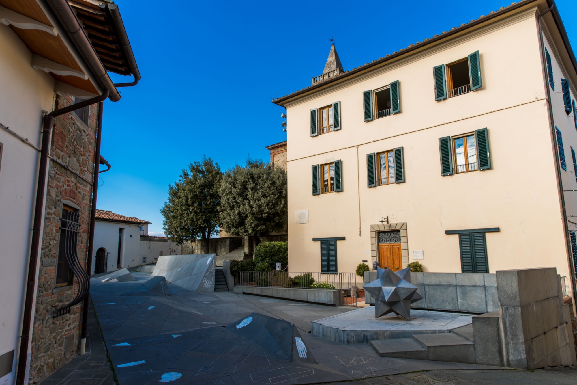 Die Piazza dei Guidi in Vinci