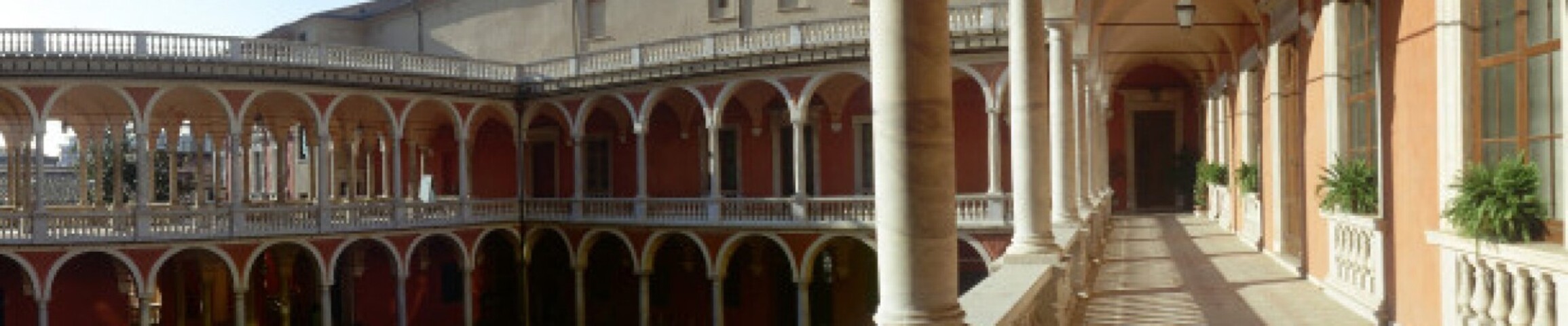 Loggiato interno del palazzo Ducale di Massa