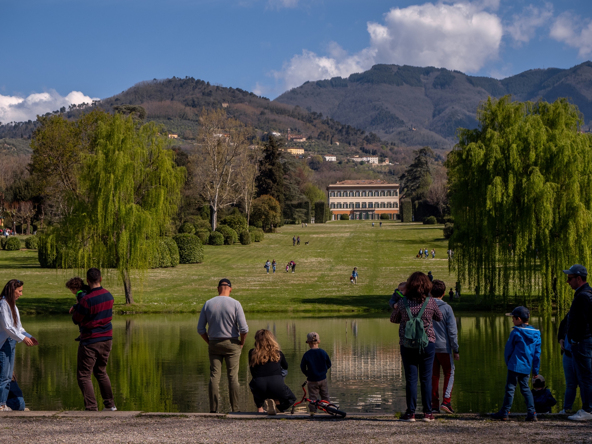 Immagine della Villa e del giardino in una giornata di sole