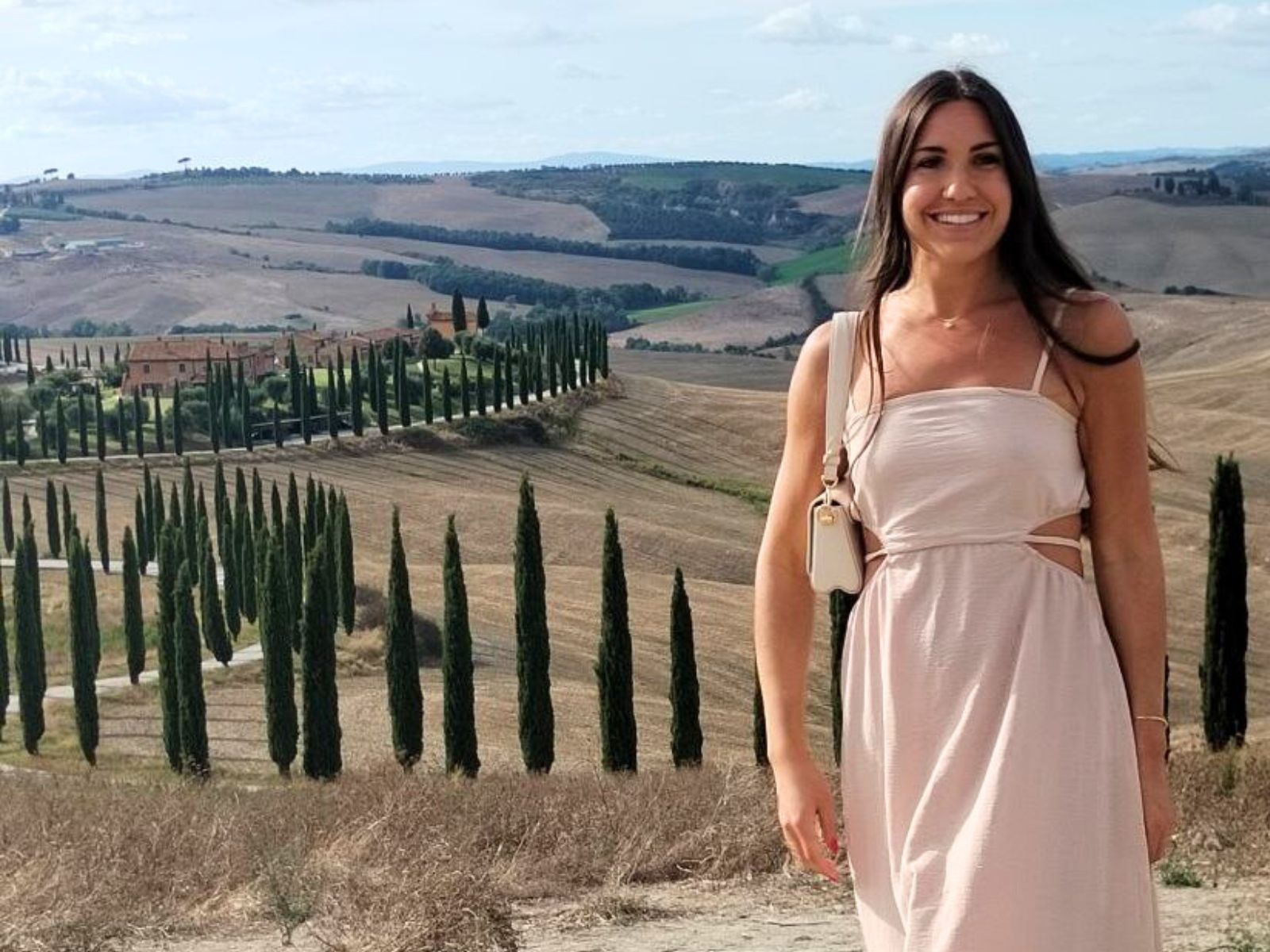 Foto panoramica con cipressi nella val d'orcia