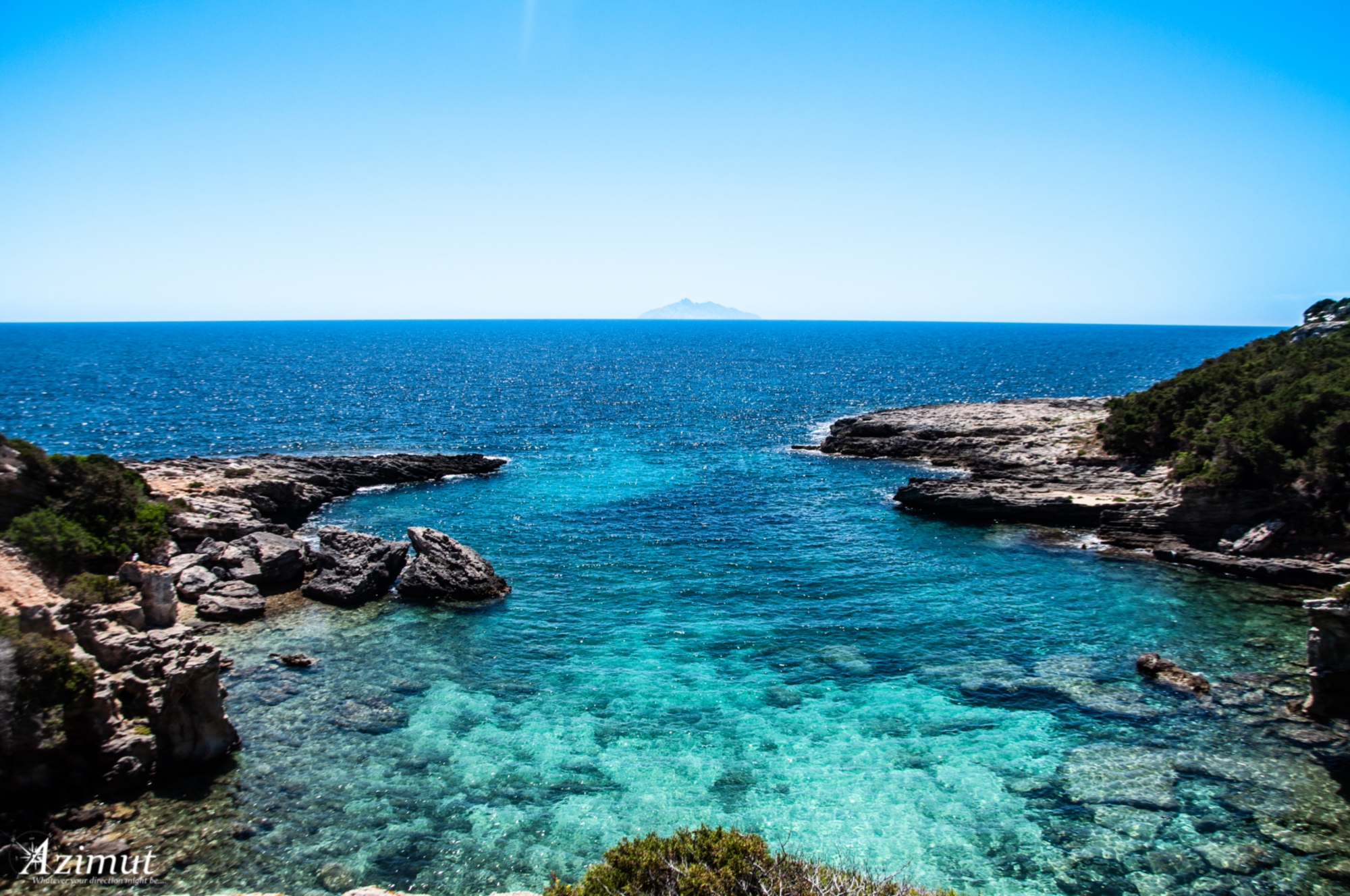 Mare e scogli isola di Pianosa
