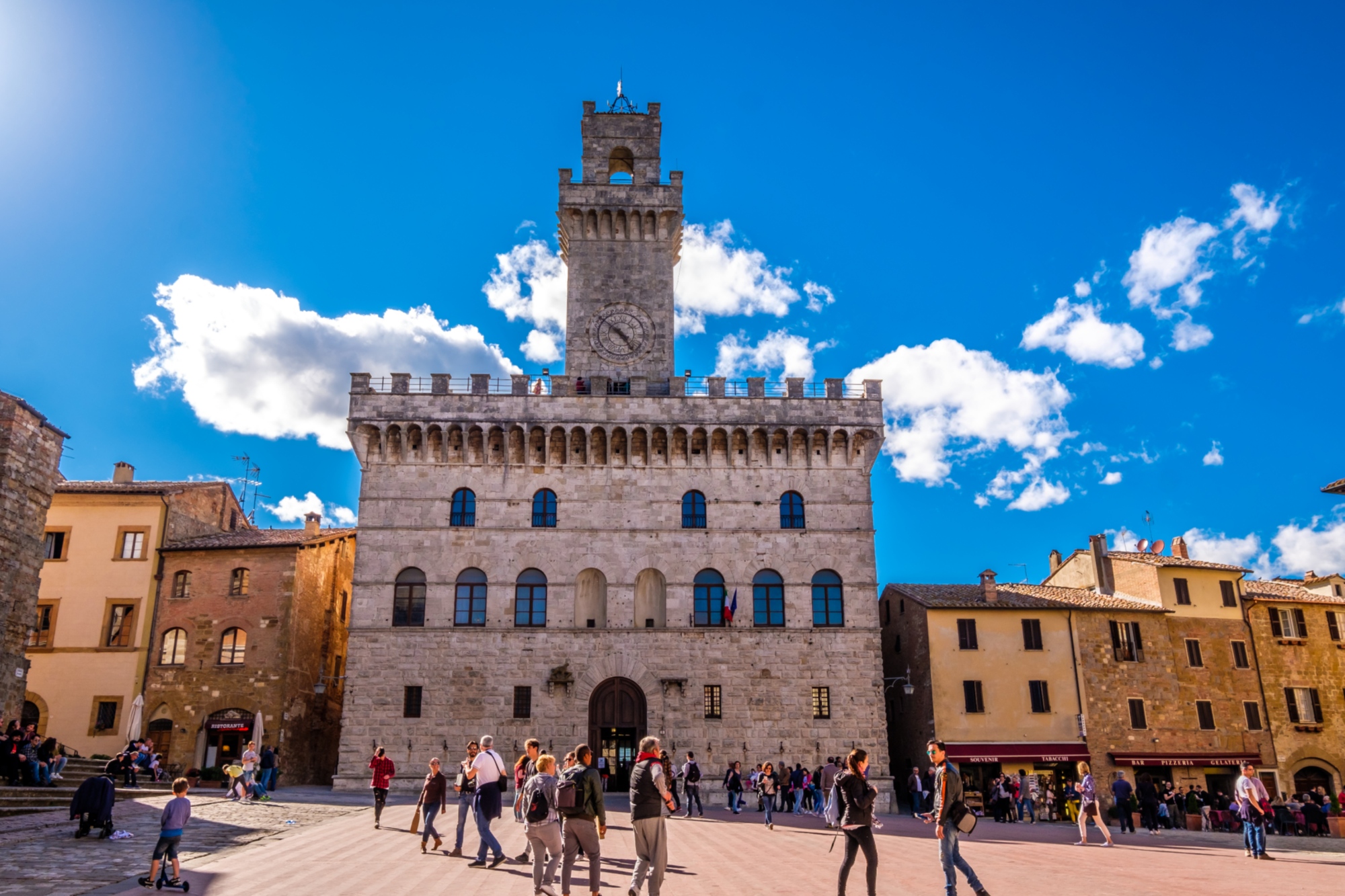 Il centro storico del borgo di Montepulciano, nella Valdichiana senese, da molti considerato la perla del '500.