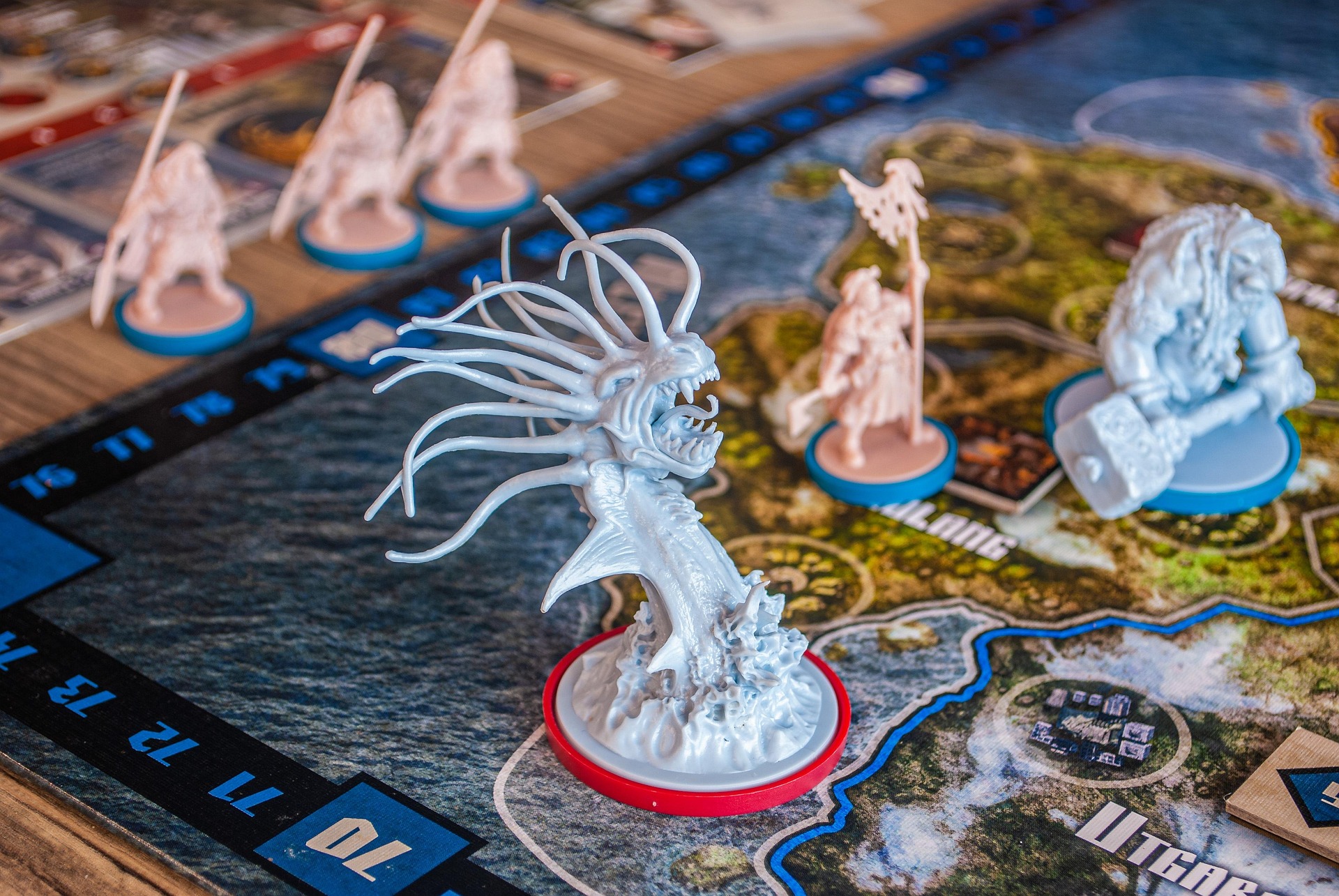 Gioco da Tavola con pedine di varie forme