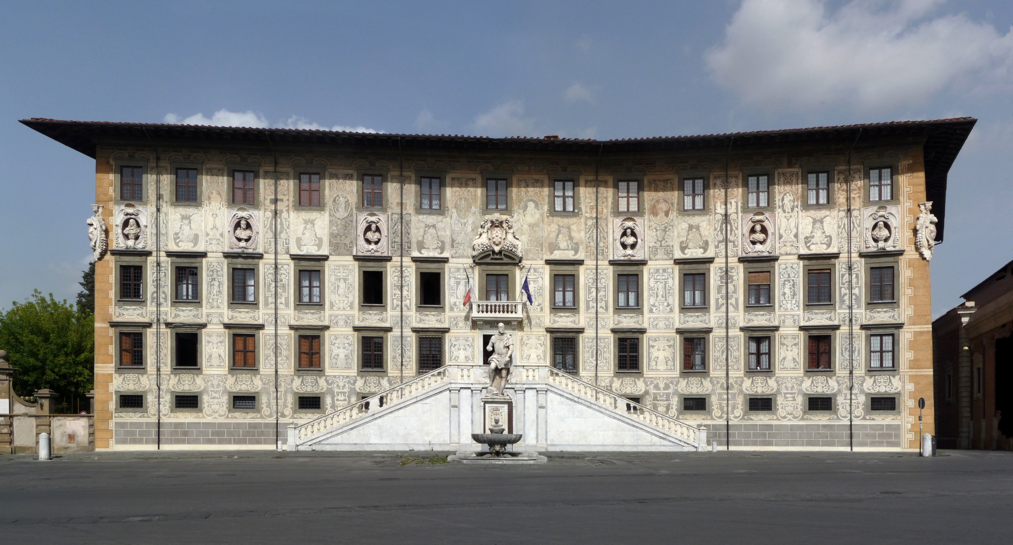 The tour will take you to explore the medieval Piazza dei Cavalieri, venue of the Scuola Normale Superiore di Pisa