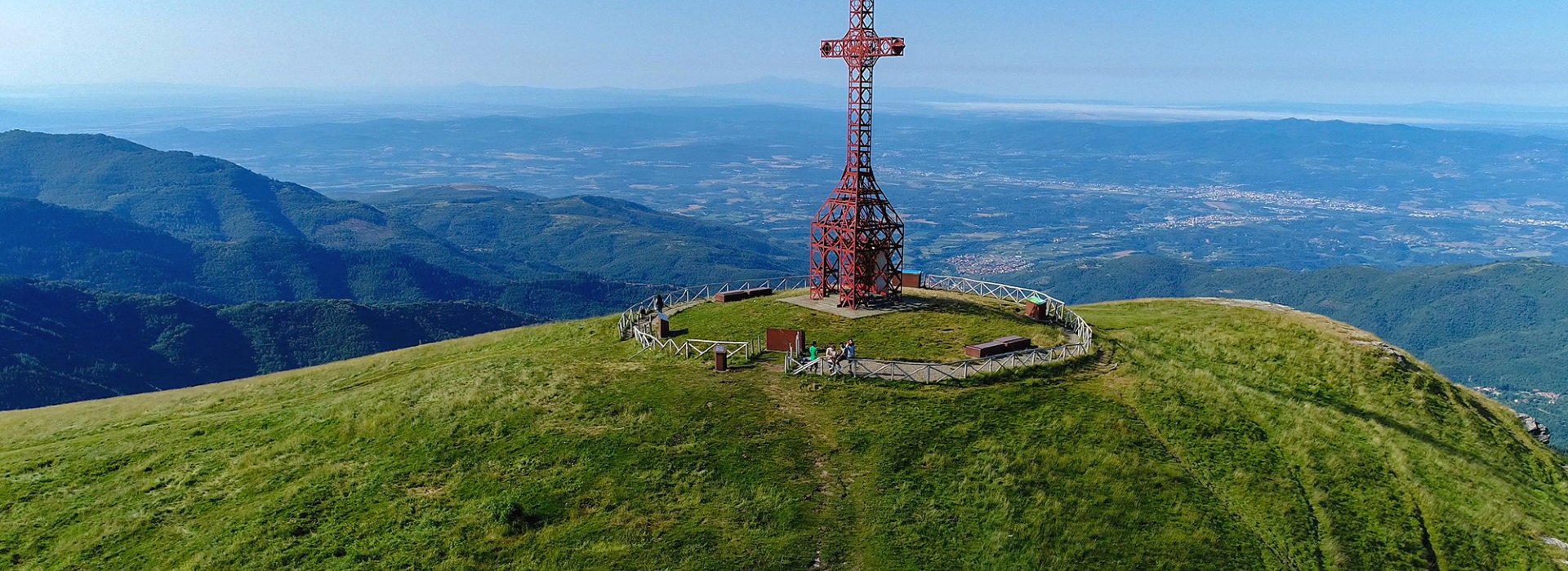 Three days of trekking and visits, a dip in nature, in one of the most beautiful areas between Pratomagno and Casentino forests