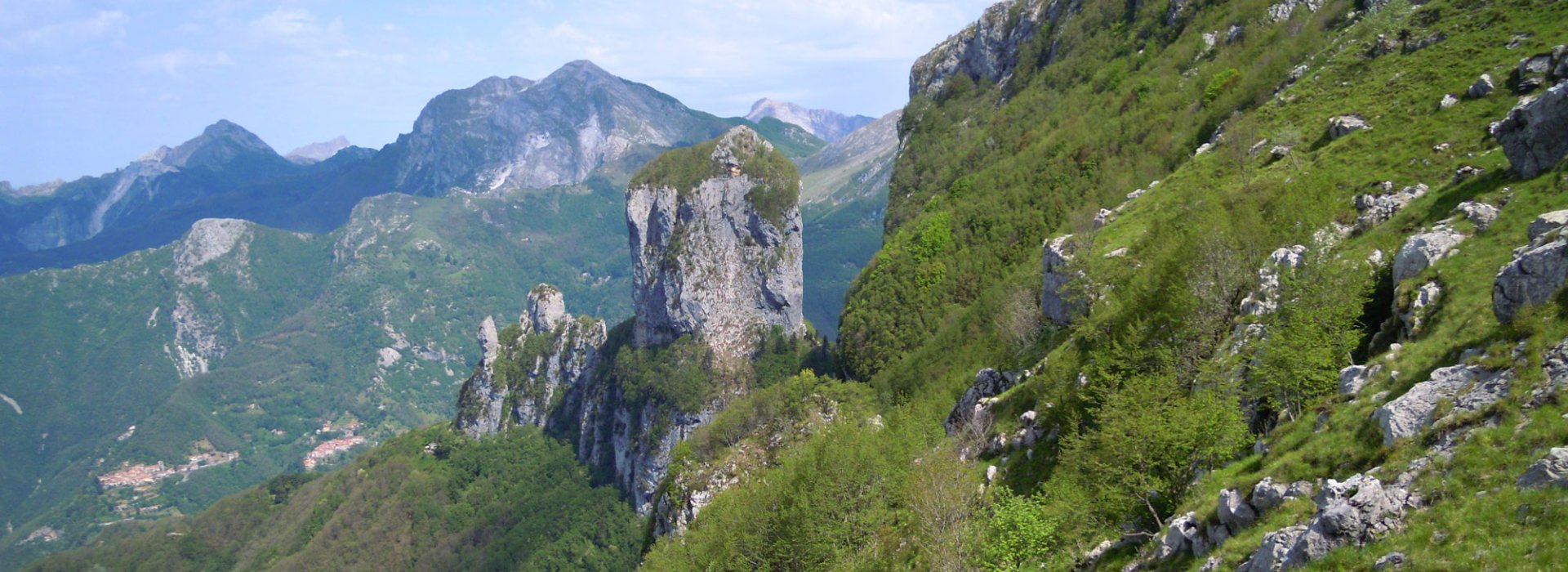 Escursione sulle Alpi Apuane per escursionisti esperti, per raggiungere i monti Forato e Procinto Escursione sulle Alpi Apuane per escursionisti esperti, per raggiungere i monti Forato e Procinto