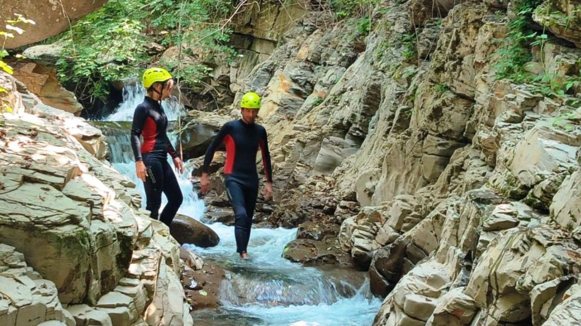 Bagnone river trekking: escursione fluviale in Lunigiana tra natura e cascate