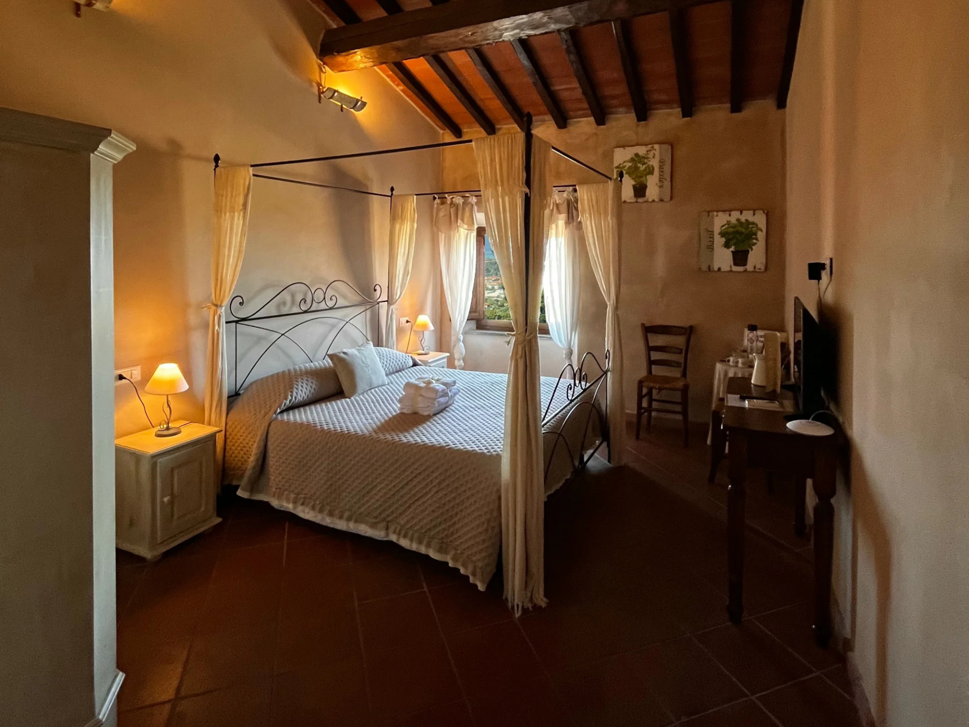 Relais il sigillo camera con baldacchino 