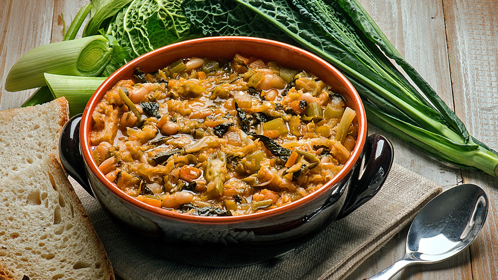 Zuppa, minestra e ribollita: tre piatti tipici della cucina toscana