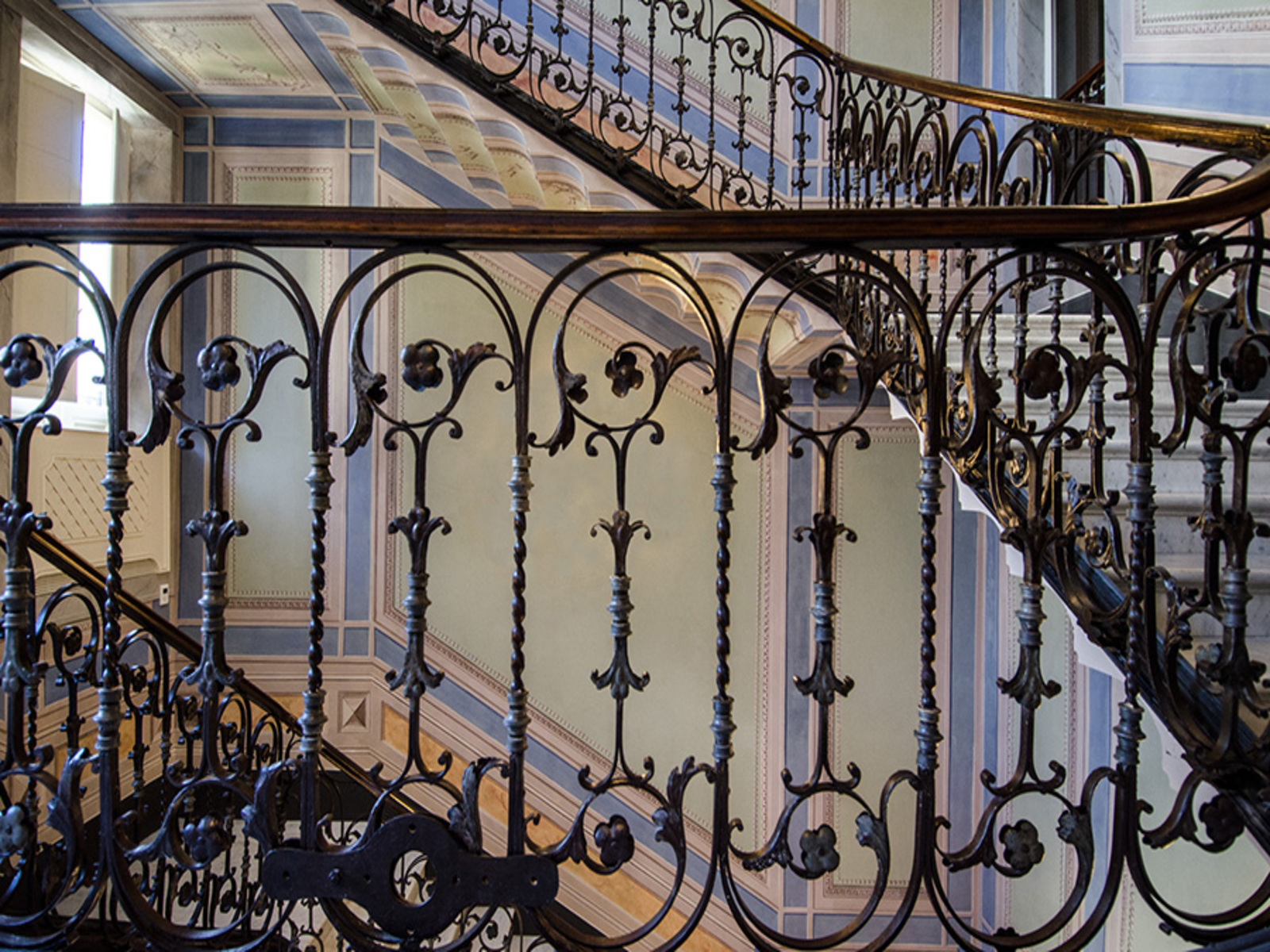 Ringhiera delle scale di Palazzo Cucchiari