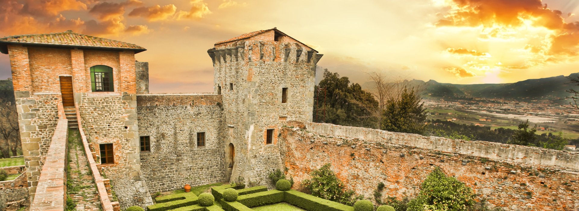 Rocca del Cerruglio a Montecarlo in Toscana