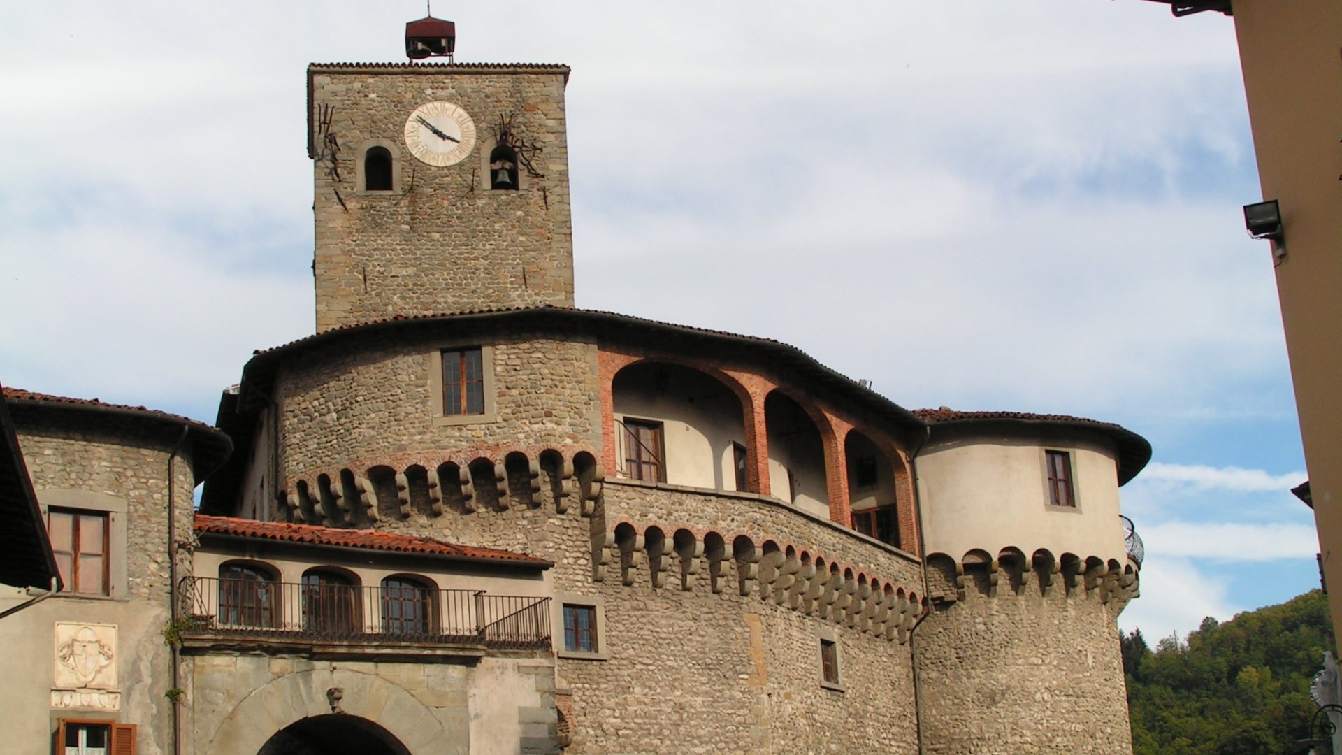 Guided tour of Castelnuovo di Garfagnana in Tuscany