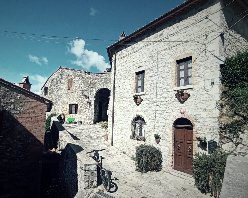 Rocchette di Fazio - puerta del castillo