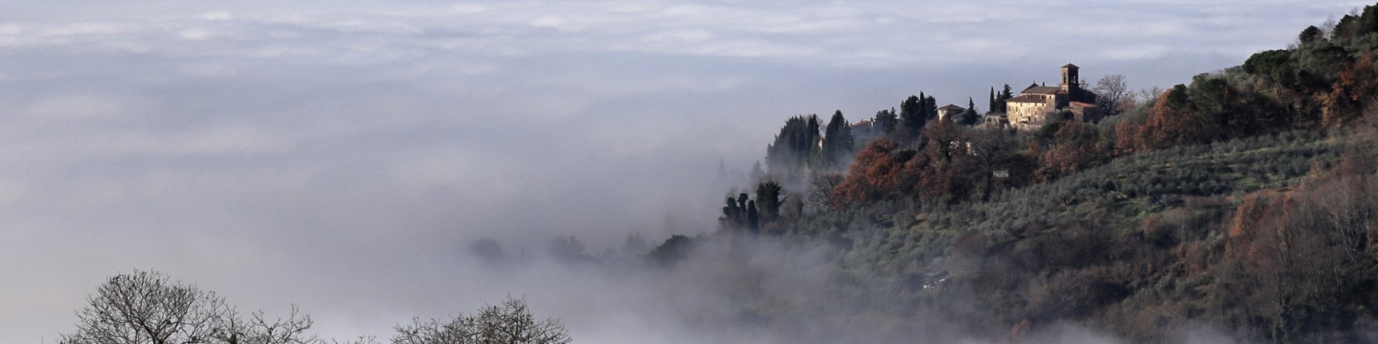 Panorama von Ronta im Nebel