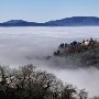 Panorama di Ronta con la nebbia