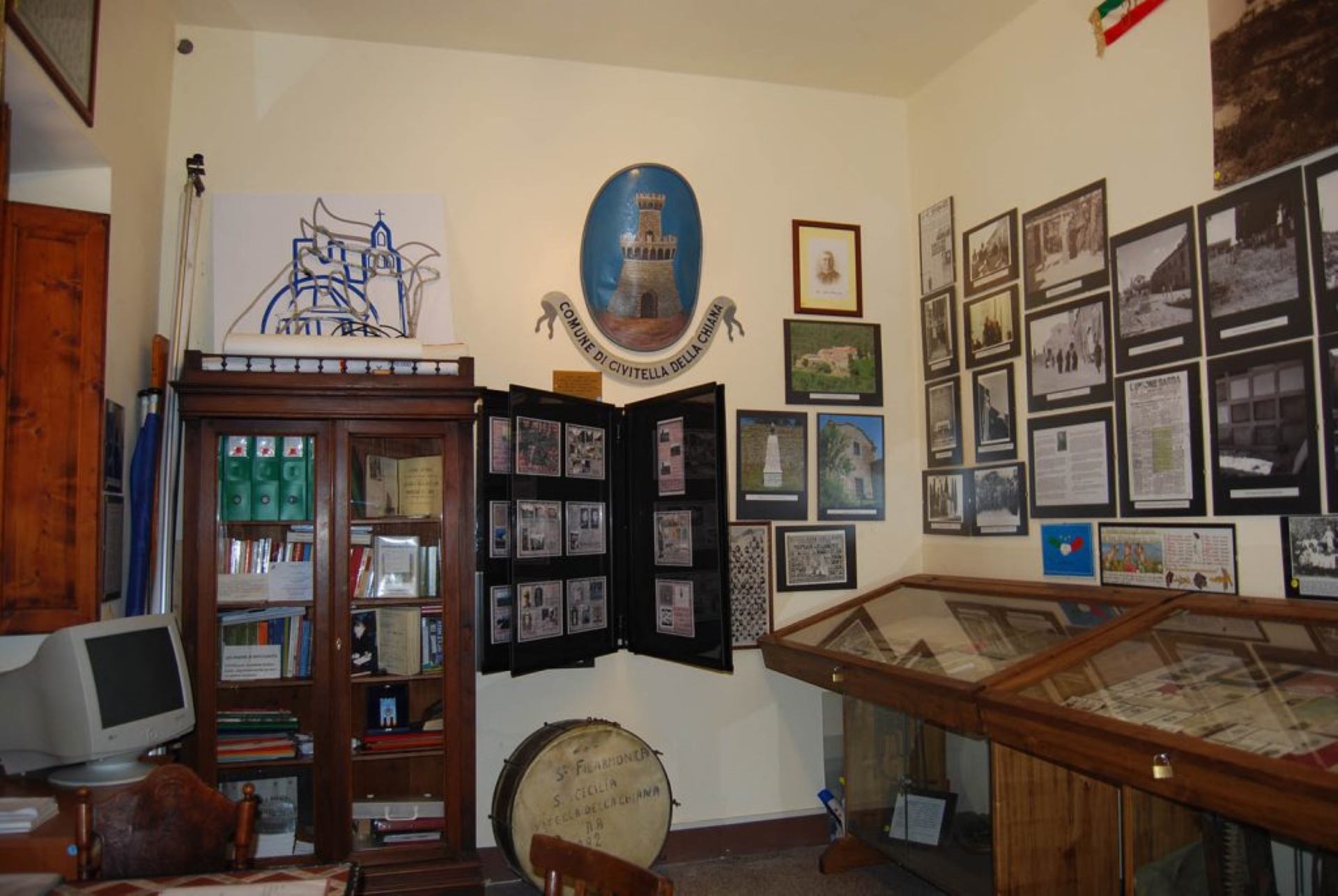 Interno della sala della Memoria a Civitella in Valdichiana