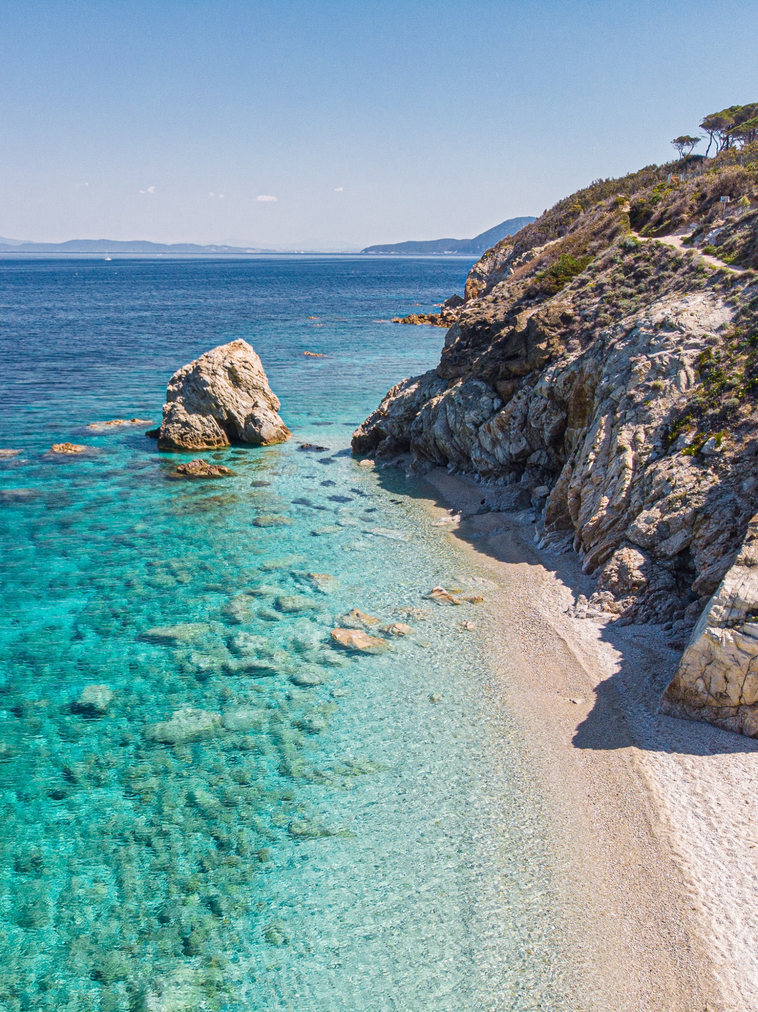 Vista dall'alto della spiaggia di Sansone