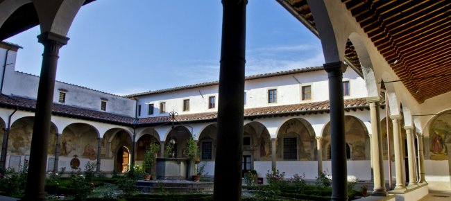 Il chiostro del Santuario di Santa Maria del Sasso
