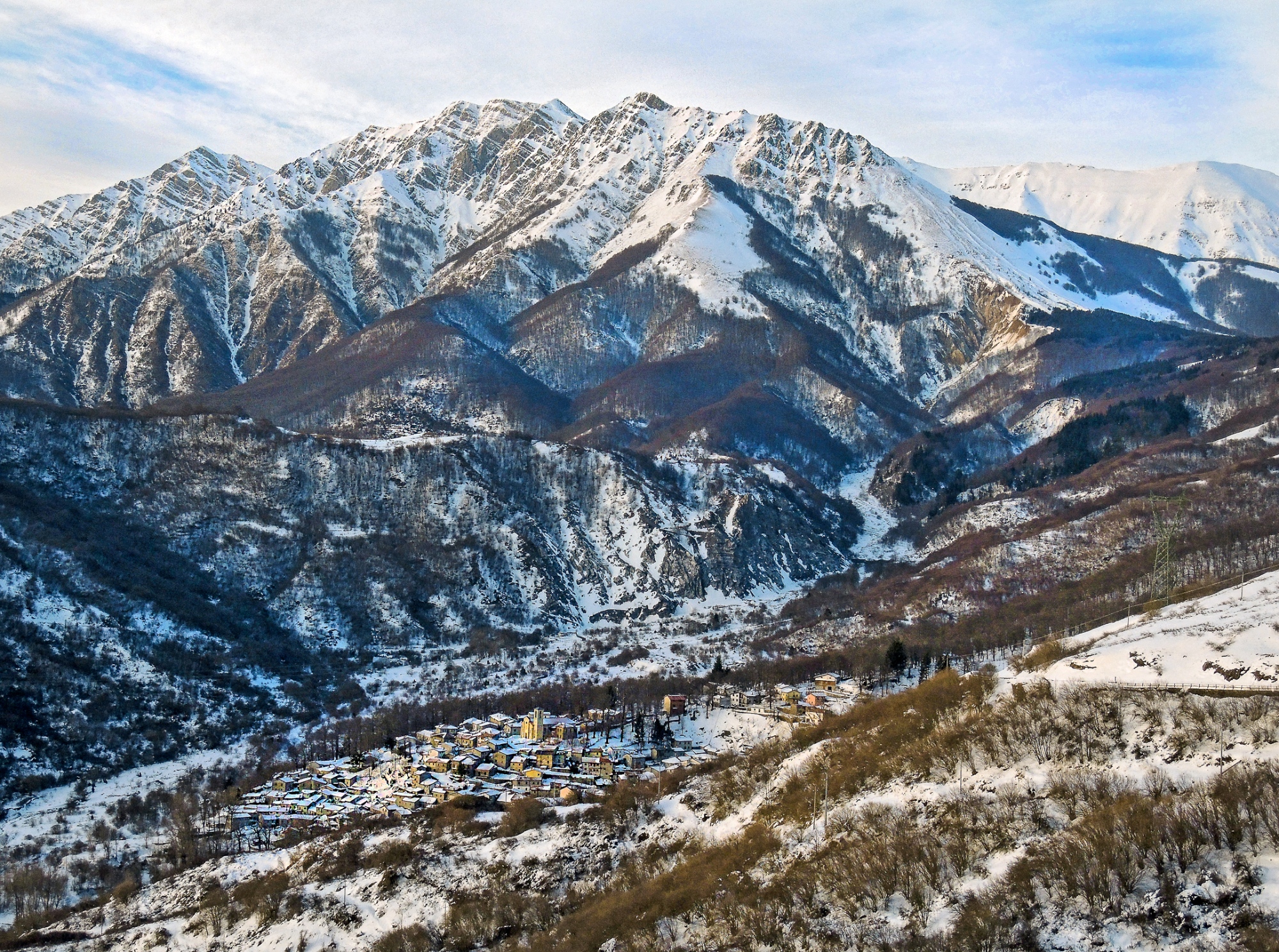 Le montagne innevate dell'Appennino Tosco Ligure