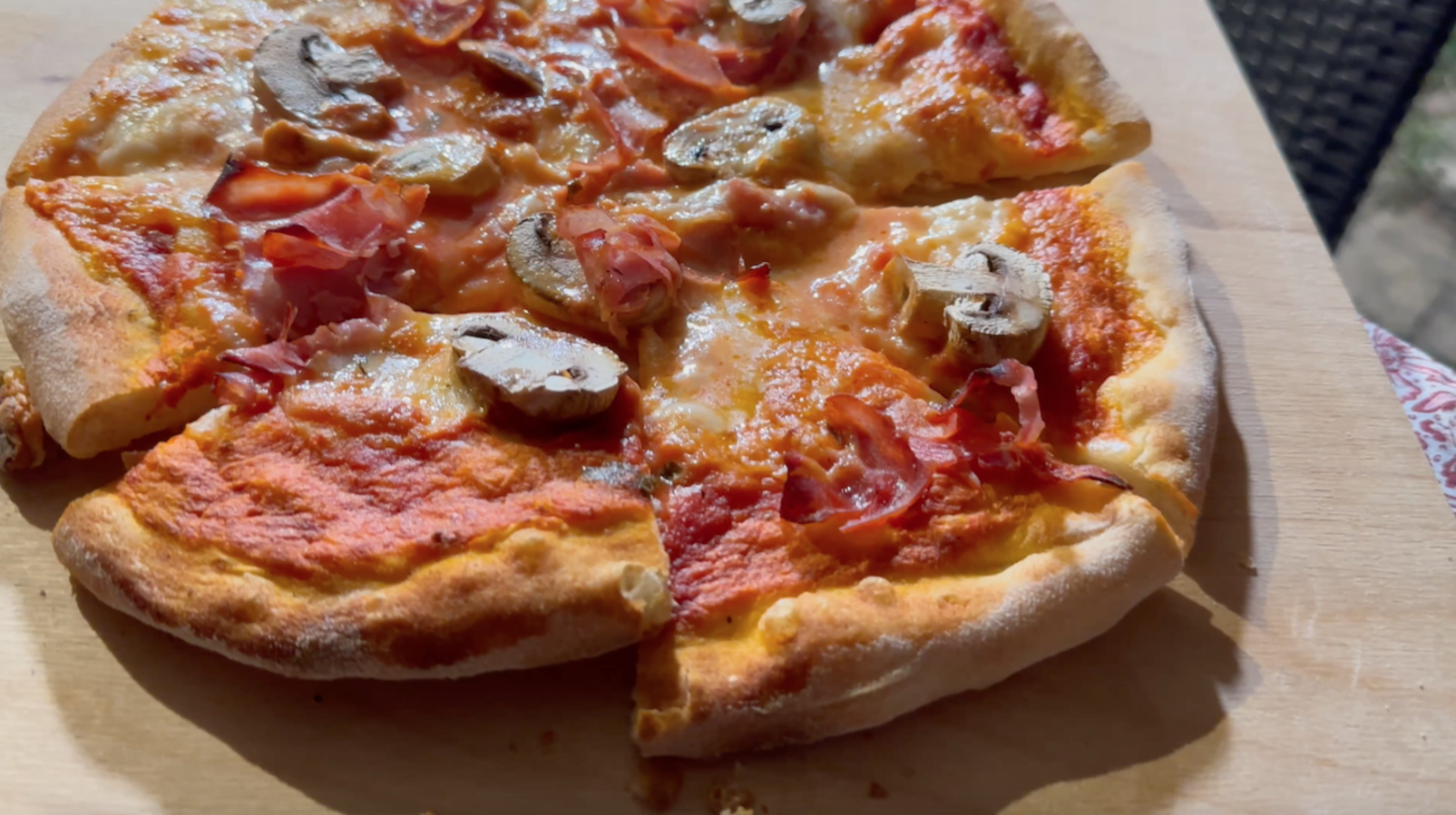 All the secrets of a perfect pizza and tiramisu in a cooking class in Castelnuovo Berardenga