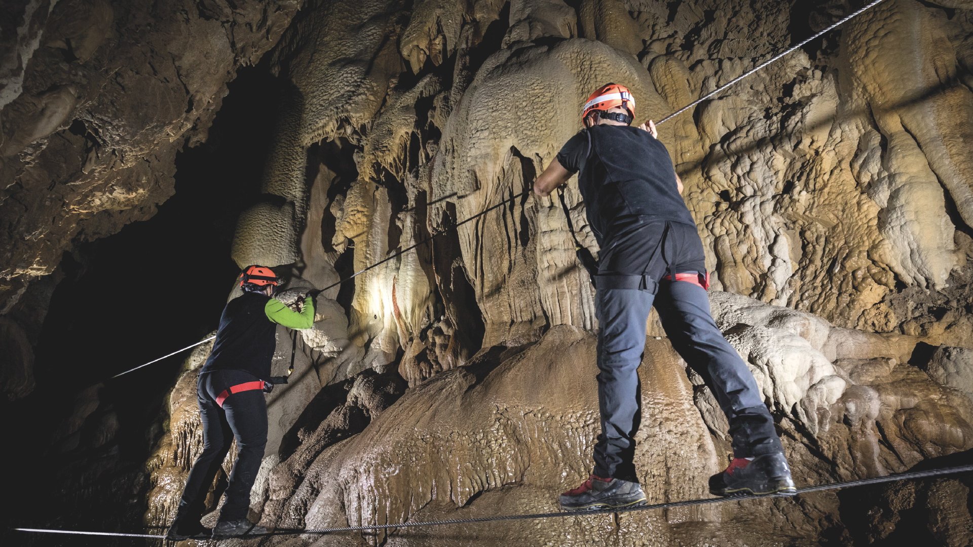 The speleo-adventure, a guided excursion in the beautiful environments of the cave of Equi Terme